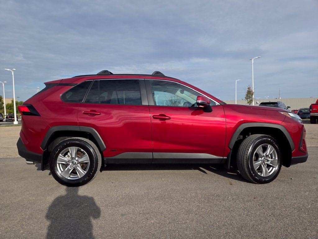Certified Used 2025 Pearl Toyota XLE image 25