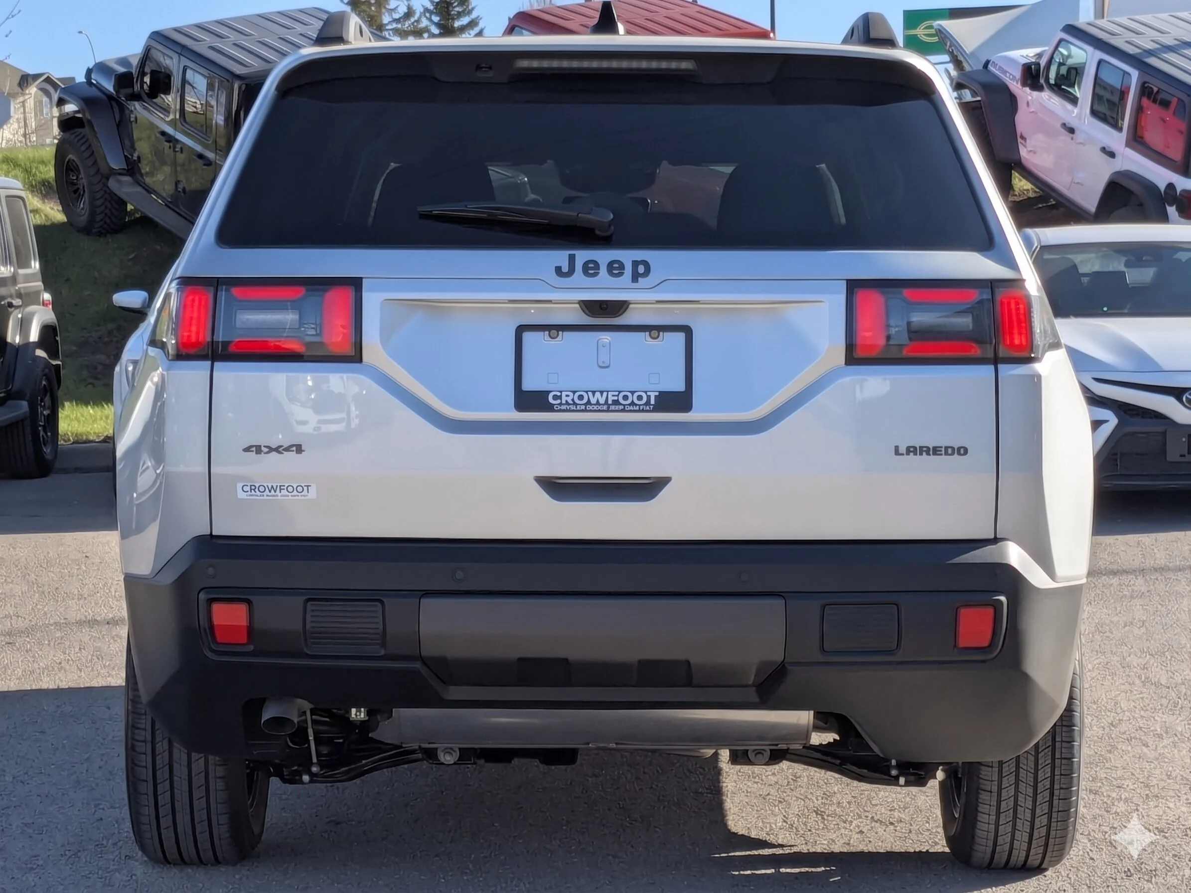 New 2026 Silver Jeep Laredo - 1.6L Turbo Hybrid - 12.3 Uconnect 5 Display - Selec-Terrain System - Active Driving Assist image 7