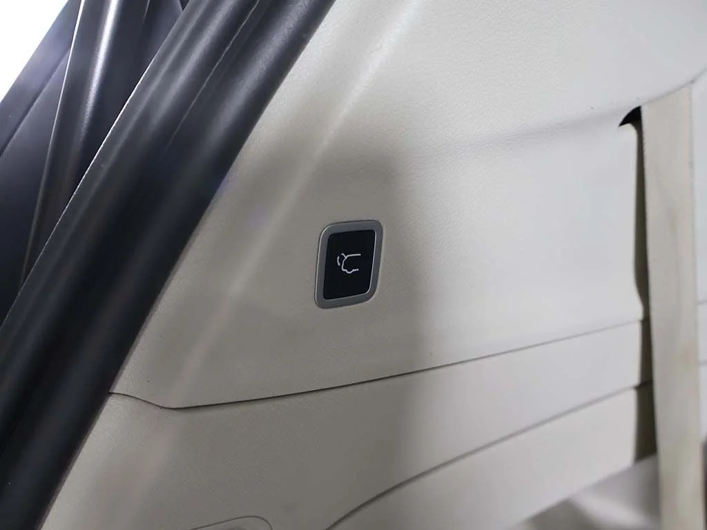 Used 2022 Bright White Clearcoat Chrysler Touring L image 52