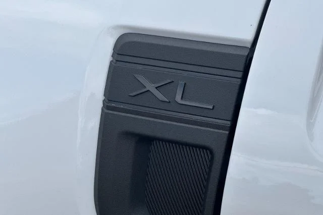 New 2026 Oxford White Ford XL image 28