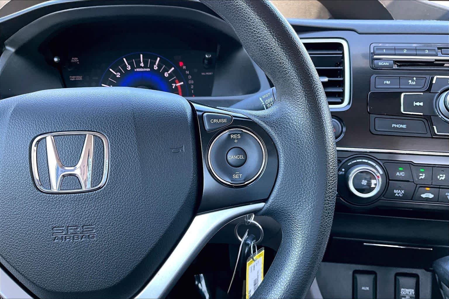 Used 2013 Alabaster Silver Metallic Honda LX image 24