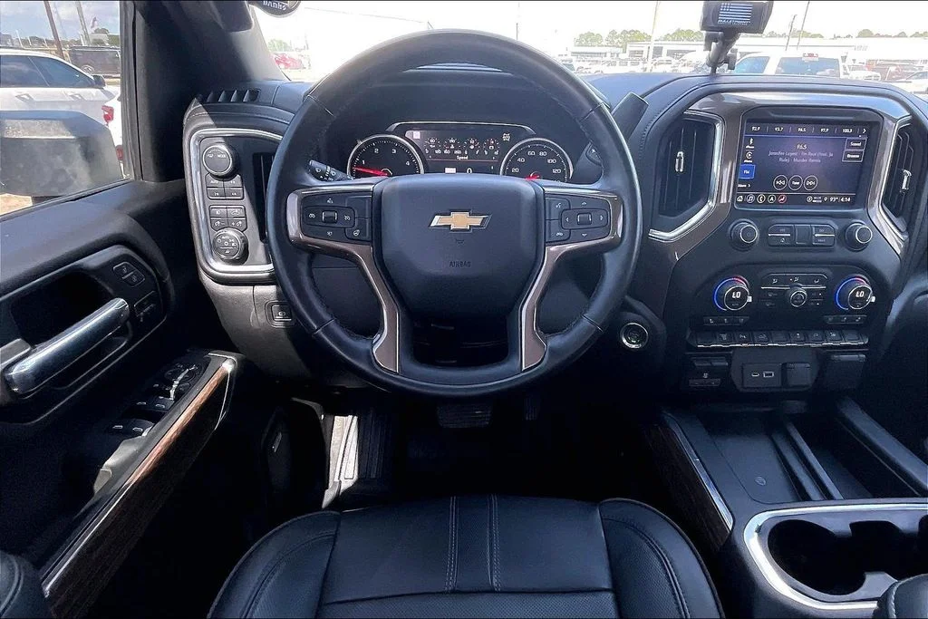 Used 2023 White Chevrolet High Country image 8