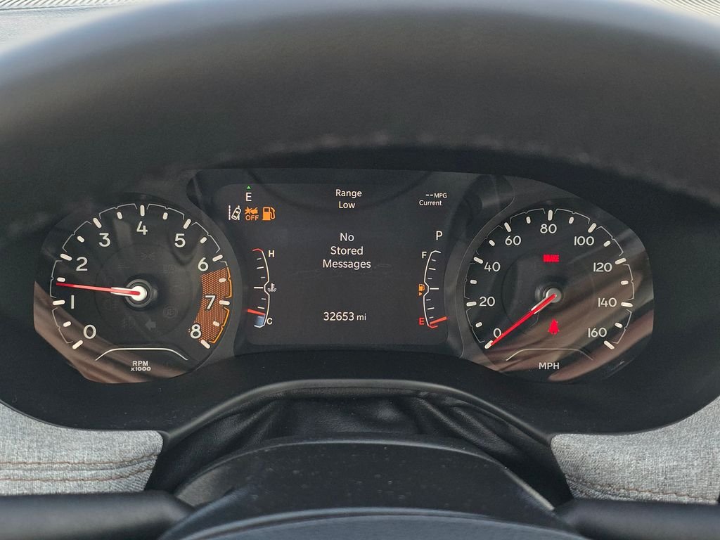 Used 2023 Black Jeep Latitude Lux image 23