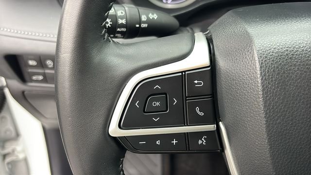 Used 2025 Pearl Toyota LE image 18