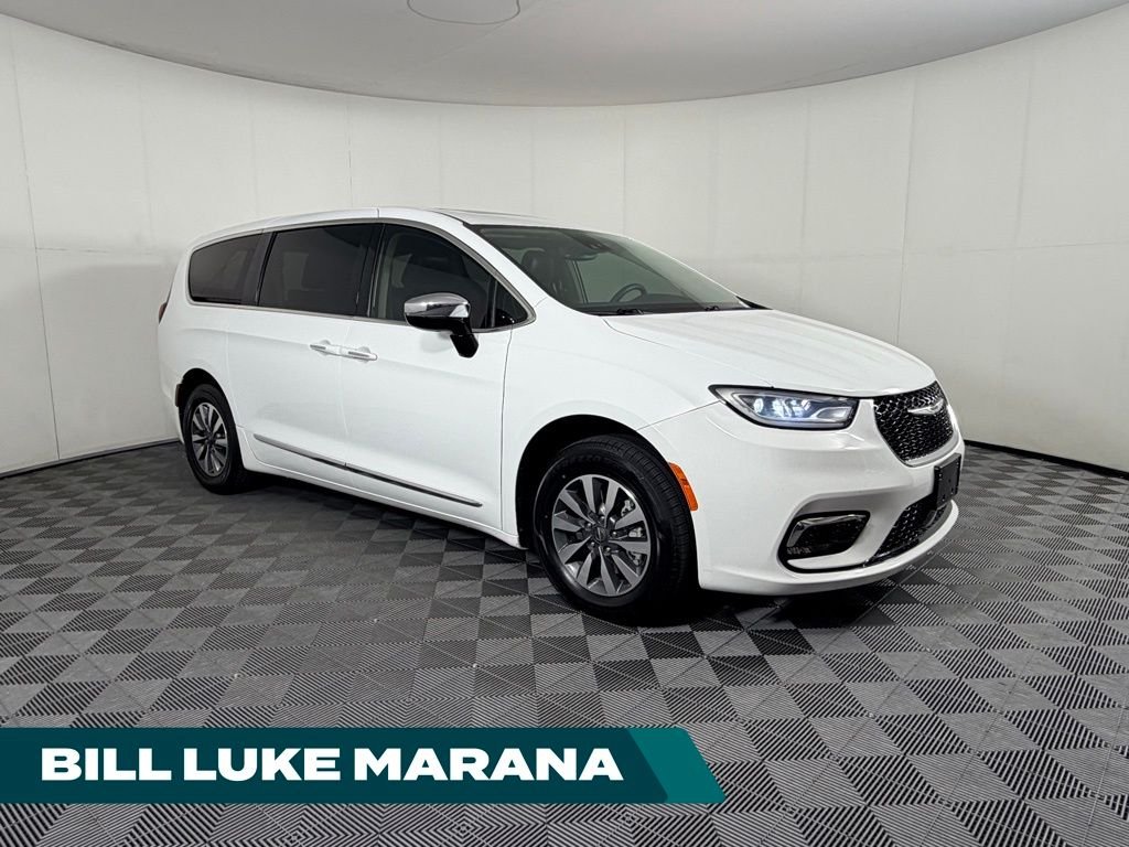 2023 Chrysler Pacifica Hybrid Limited Hybrid's photo