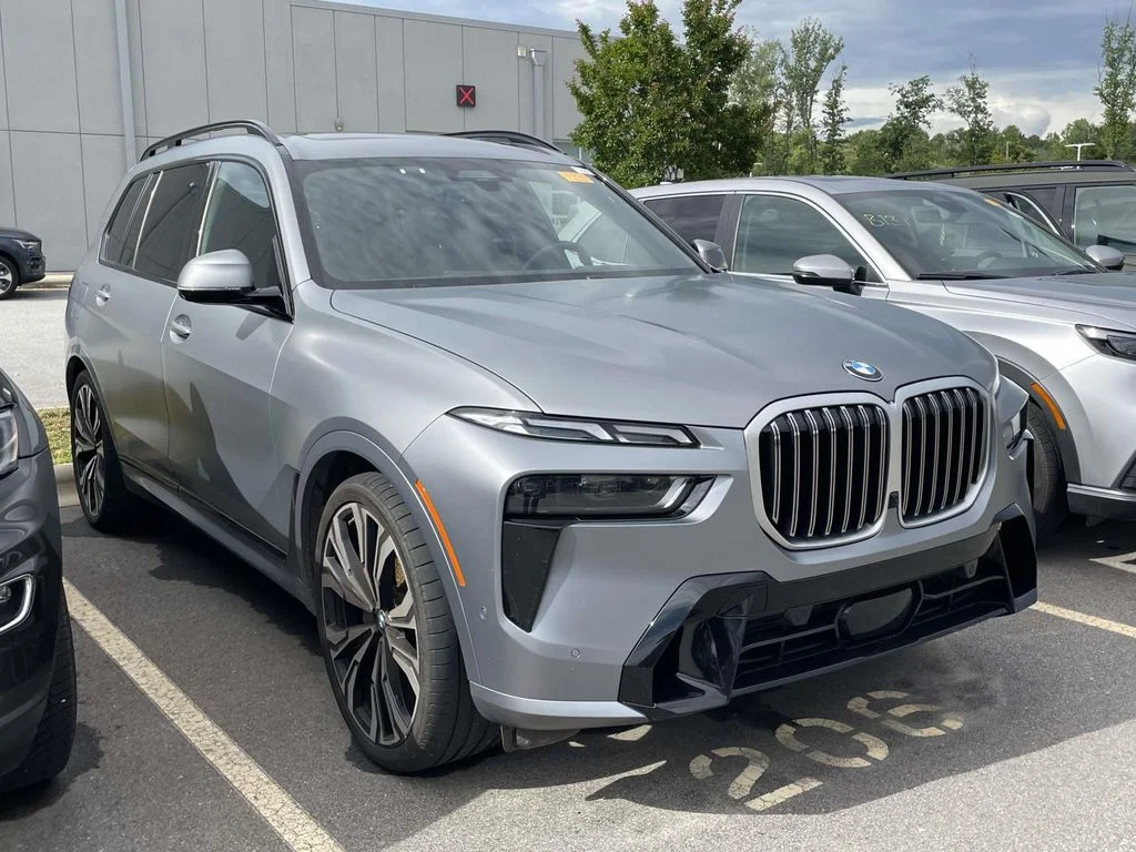 2023 BMW X7 xDrive40i's photo