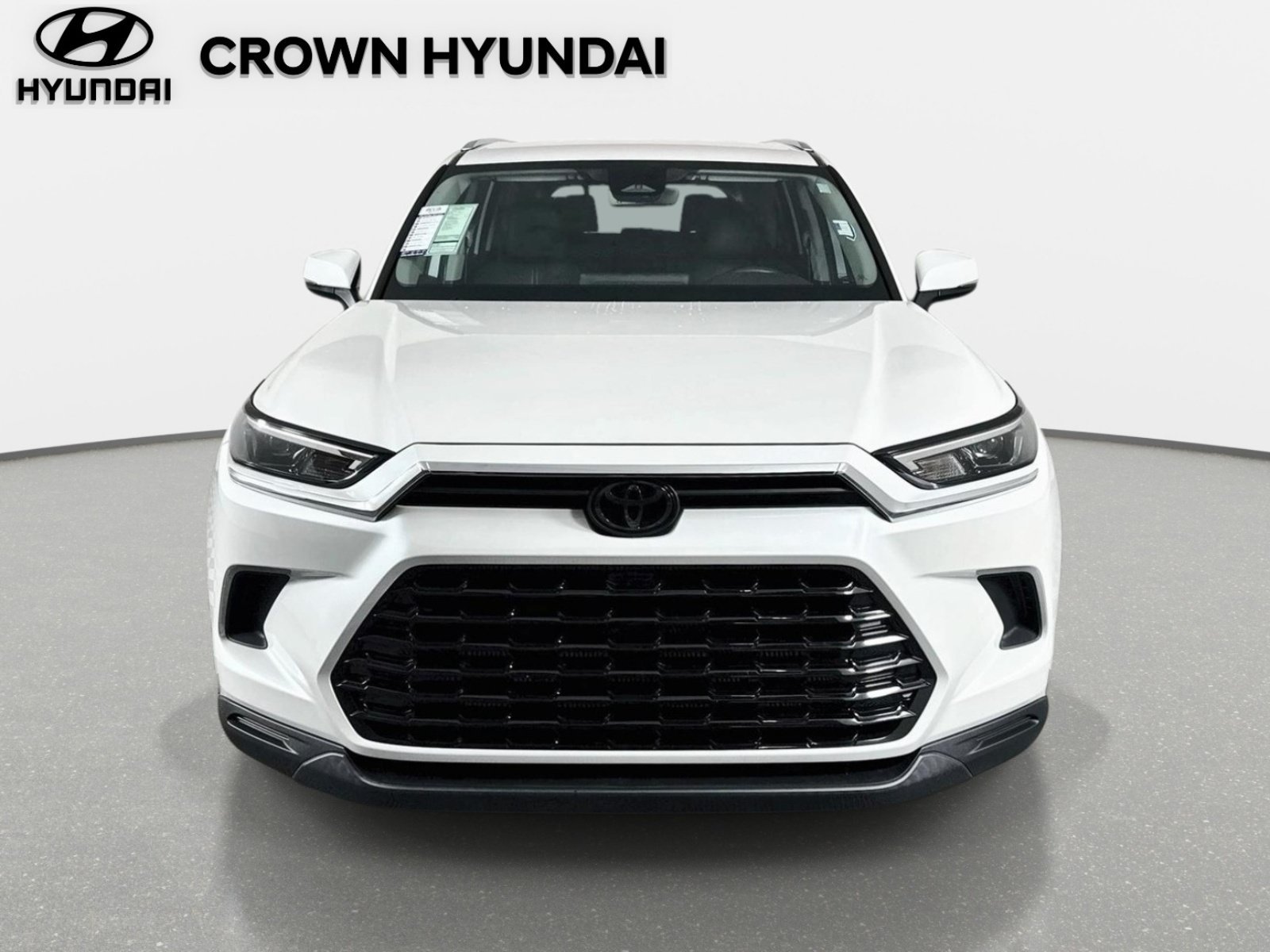 Used 2024 Pearl Toyota XLE image 2