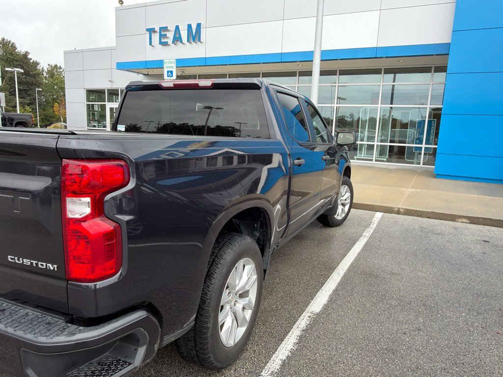 Used 2022 Gray Chevrolet Custom image 3