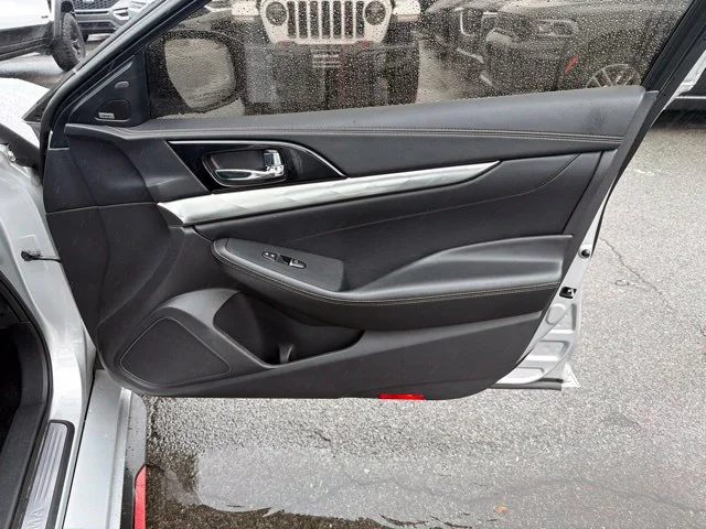 Used 2020 Silver Nissan 3.5 SL image 30
