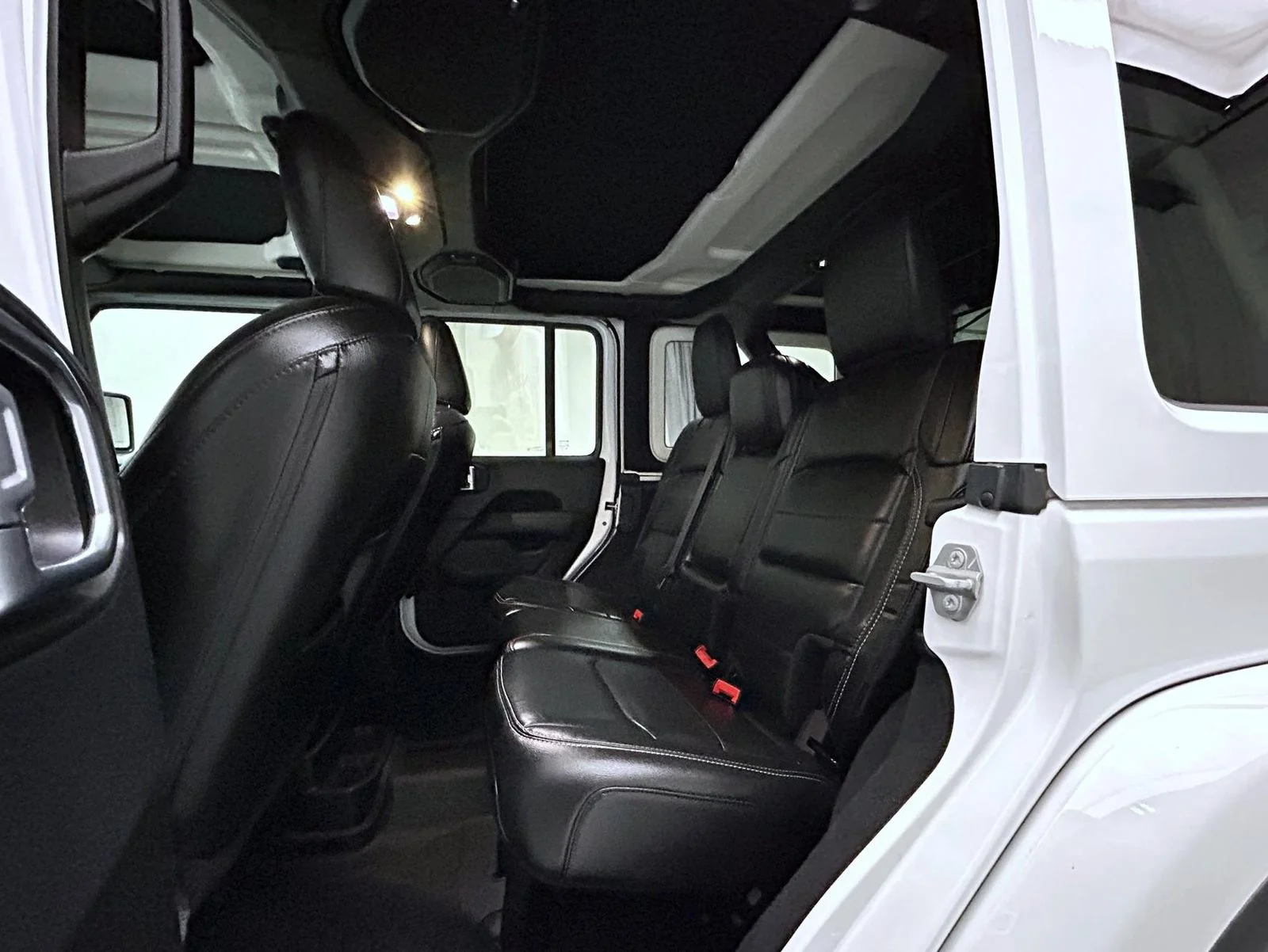 Used 2019 White Jeep Unlimited Sahara image 19