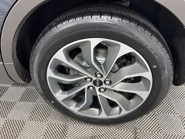 Used 2023 Blue Lincoln Reserve image 7