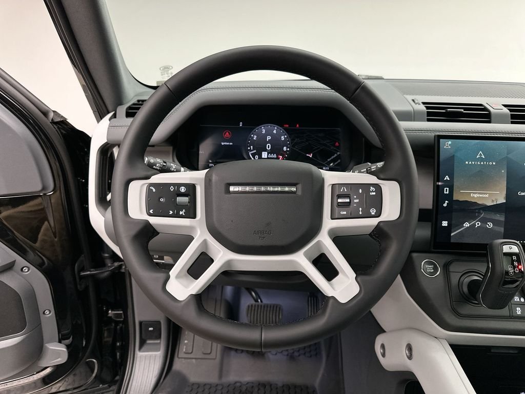 New 2026 Santorini Black Metallic Land Rover X-Dynamic SE image 15