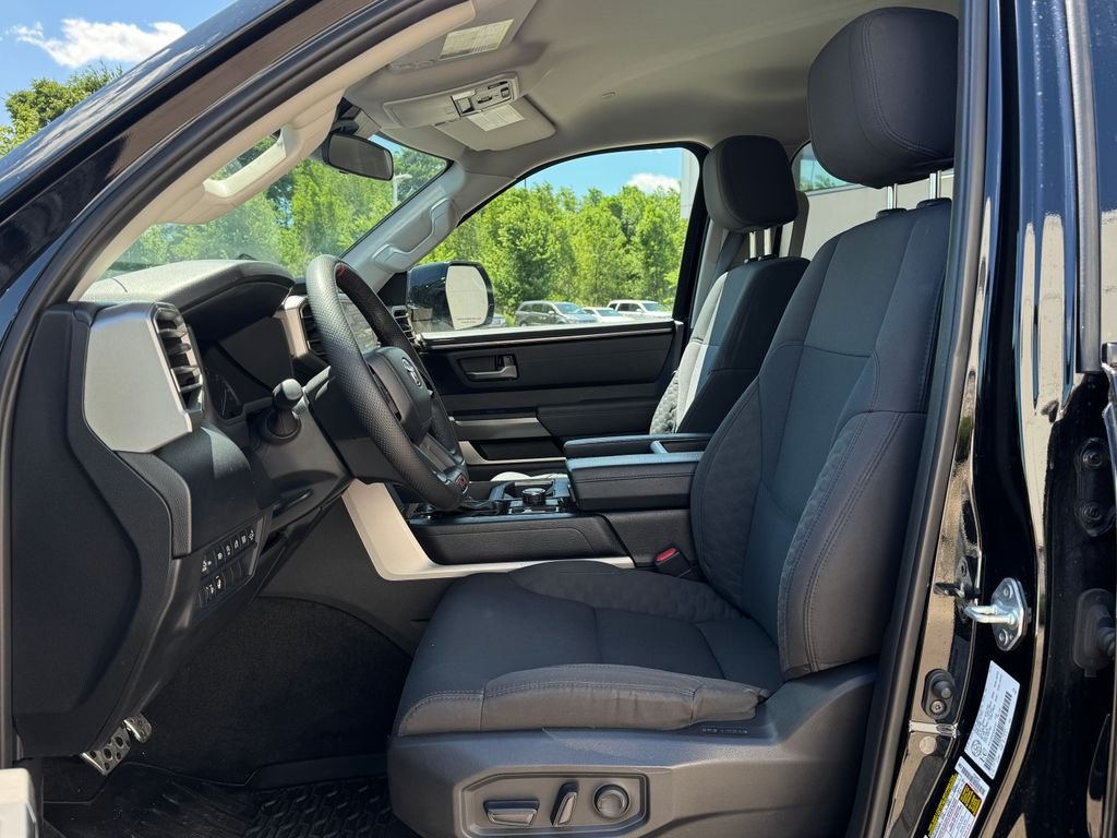 Used 2022 Midnight Black Metallic Toyota SR5 image 27