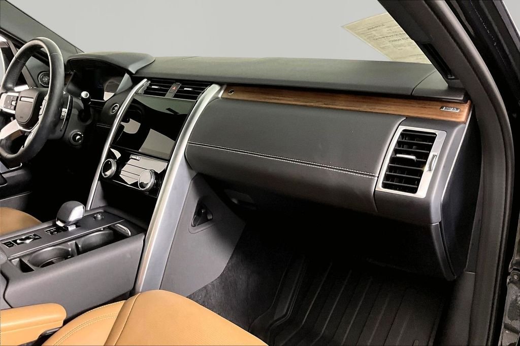 Used 2024 Black Land Rover Dynamic SE image 25