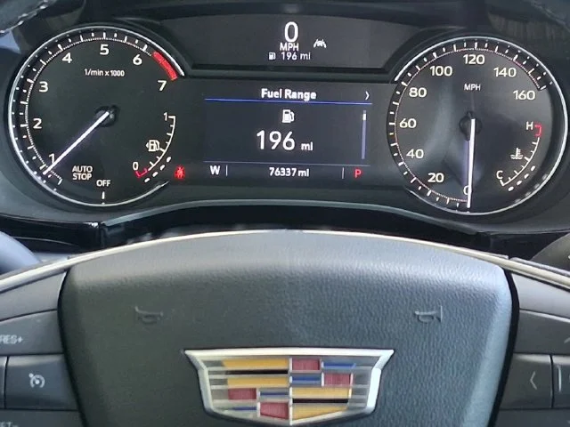 Used 2023  Cadillac Luxury image 13