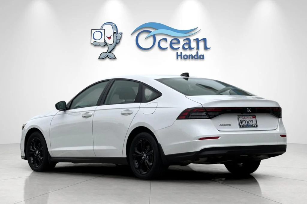 Used 2025  Honda SE image 6