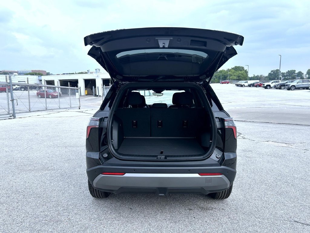 New 2027 Mosaic Black Metallic Chevrolet LT image 21