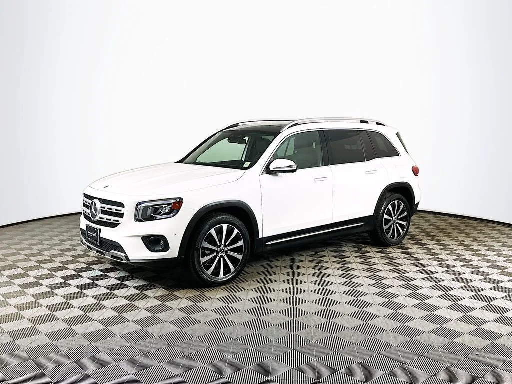 Used 2022 White Mercedes-Benz GLB 250 image 3