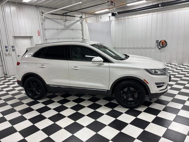 Used 2016 White Lincoln Reserve image 3