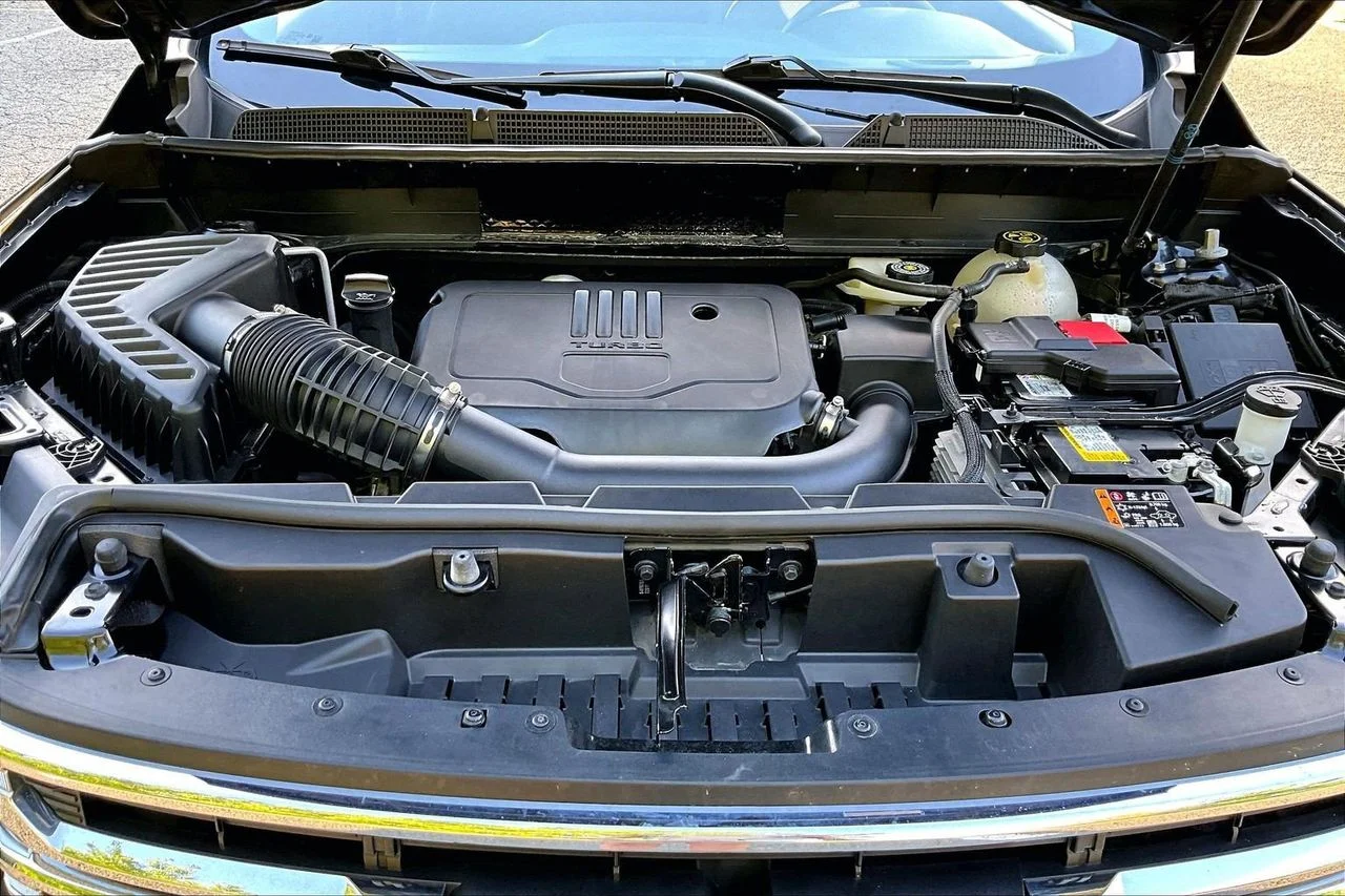 Used 2023 Black GMC SLE image 36