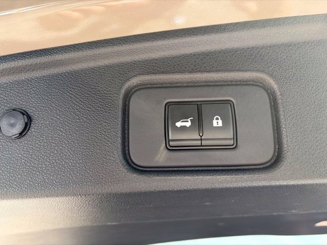 Used 2023 Beige Nissan Platinum image 24