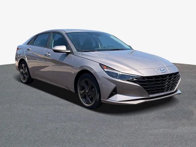 Used 2023 Silver Hyundai SEL image 4