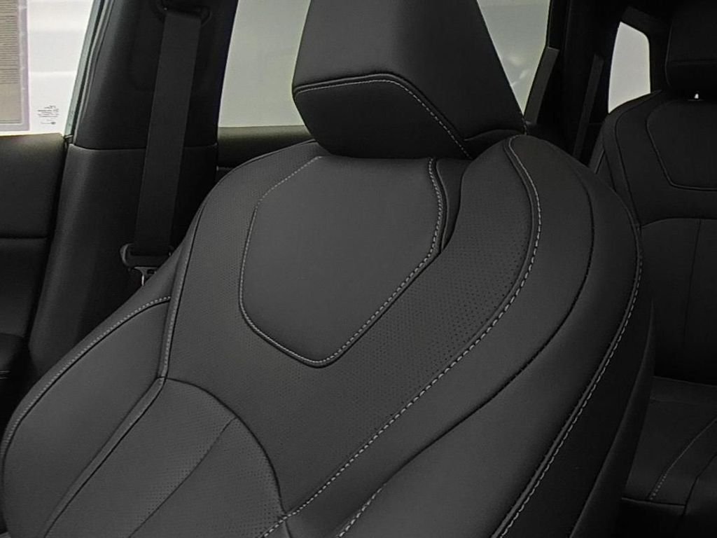 New 2027 2T RAD WHT INFINITI Sport AWD image 22
