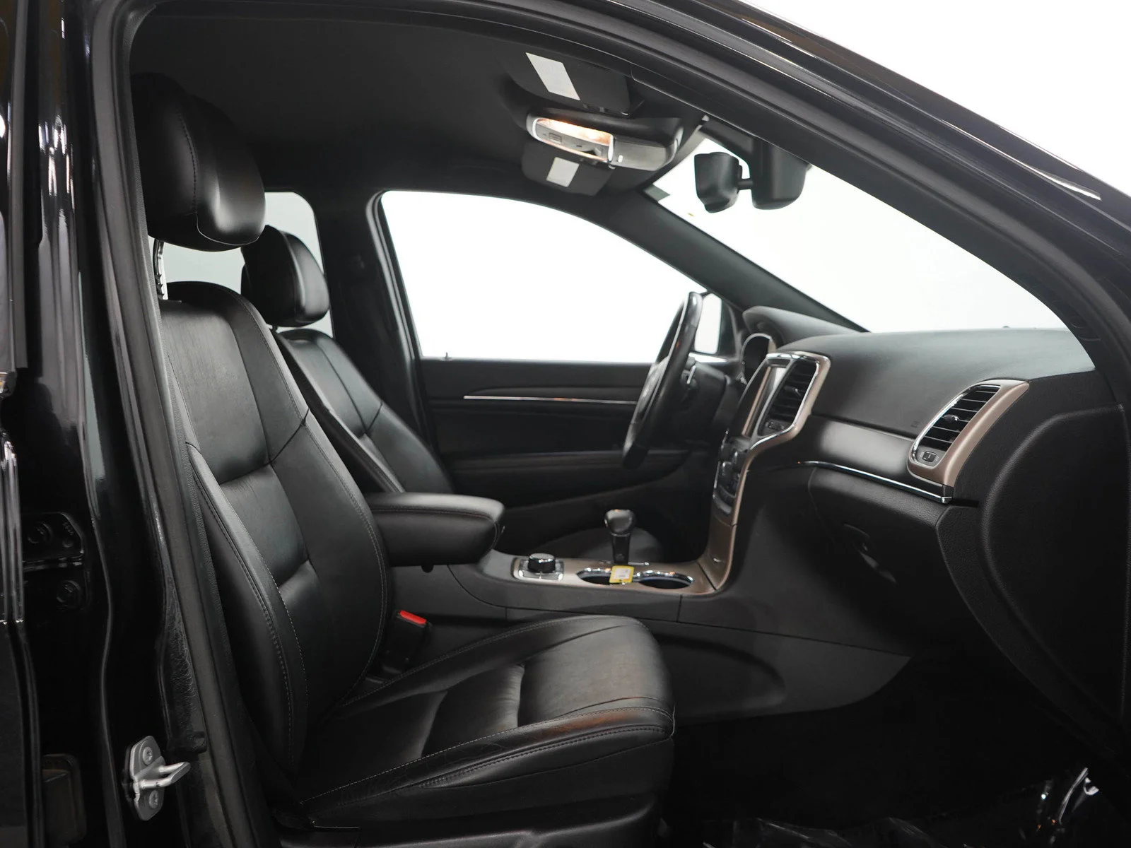 Used 2015 Brilliant Black Crystal Pearlcoat Jeep Limited image 11