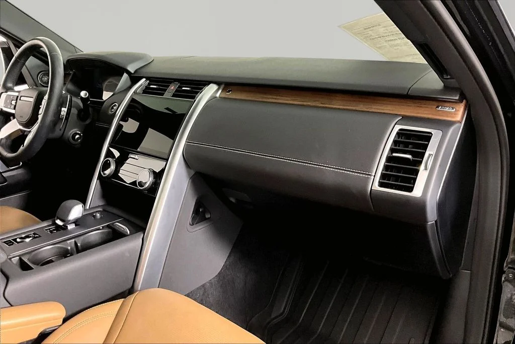 Used 2024 Black Land Rover Dynamic SE image 25