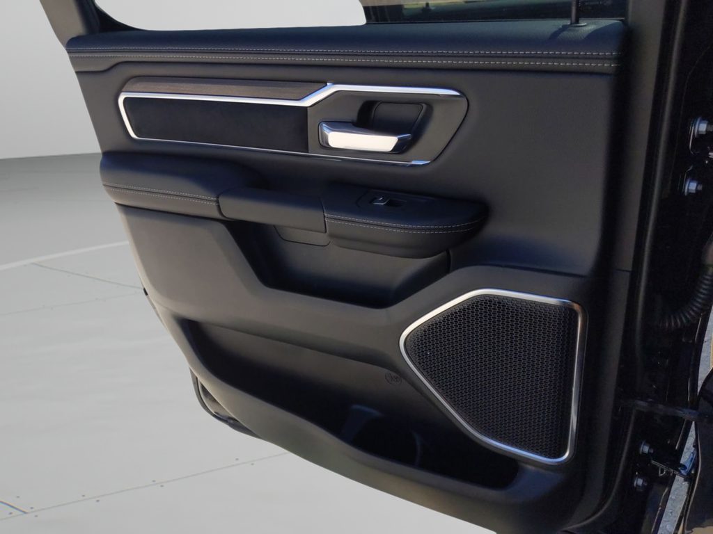 New 2026 Diamond Black Crystal Pearl-Coat Exterior Paint RAM Laramie image 24