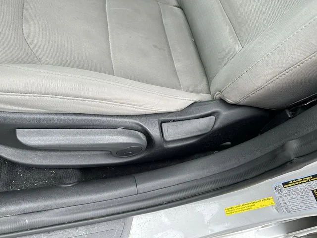 Used 2018 Silver Hyundai SE image 16