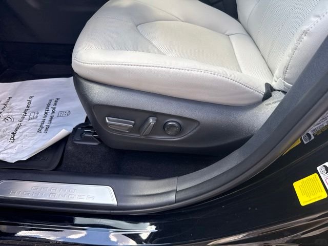 Used 2025 Black Toyota Platinum image 30