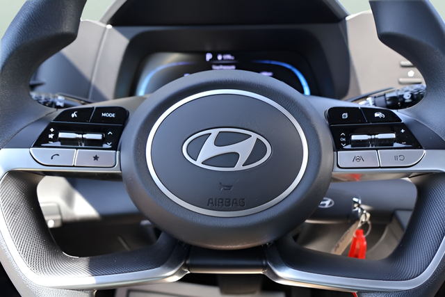 2026 Hyundai Elantra SE - Photo 18