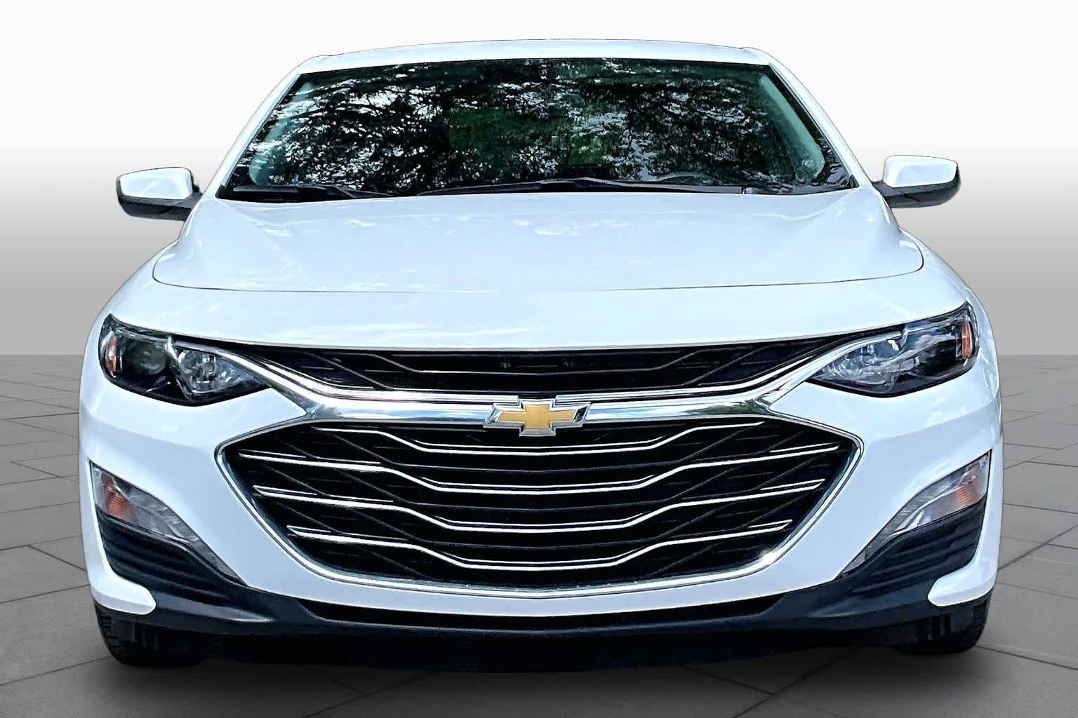Used 2024 Summit White Chevrolet LT image 4