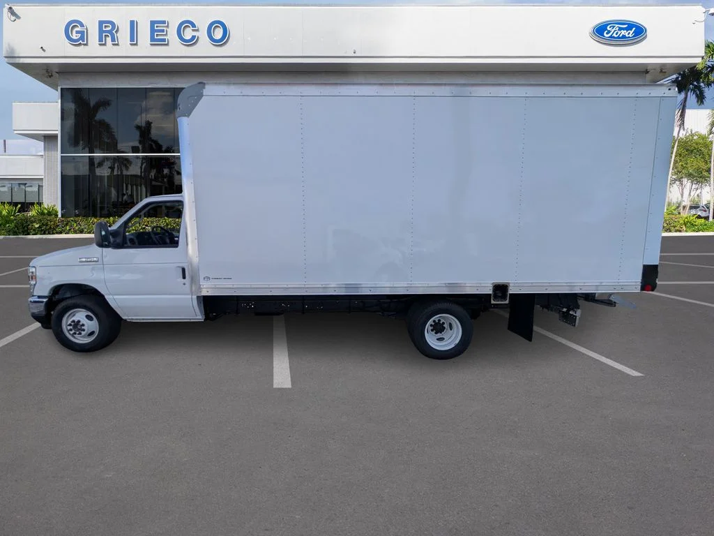 New 2026 Oxford White Ford E-350 SRW image 4