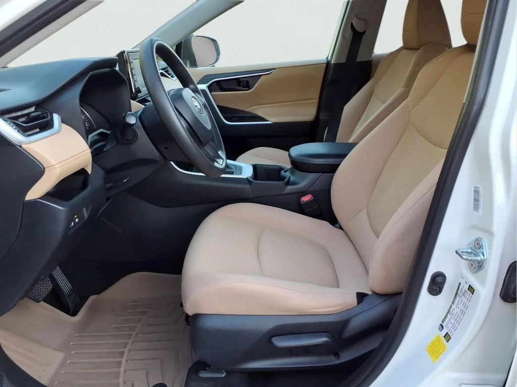 Used 2022 White Toyota LE image 15