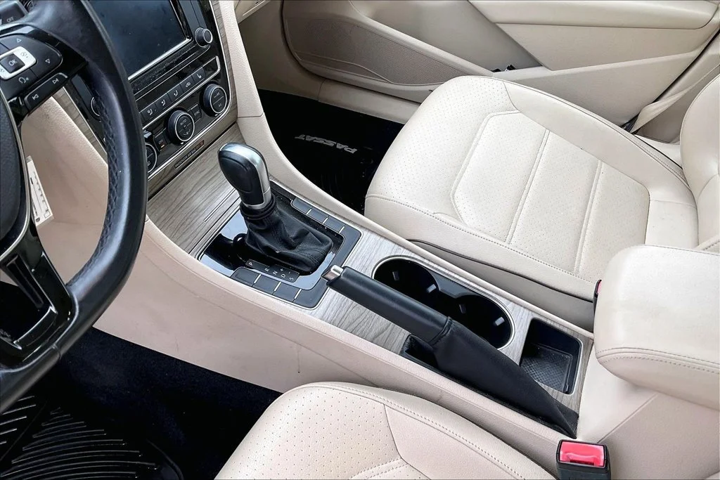 Used 2016 Silver Volkswagen 1.8T SE image 17