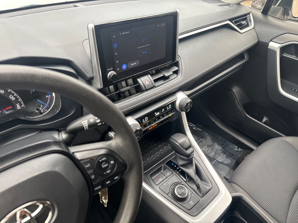 Used 2025 White Toyota LE image 22