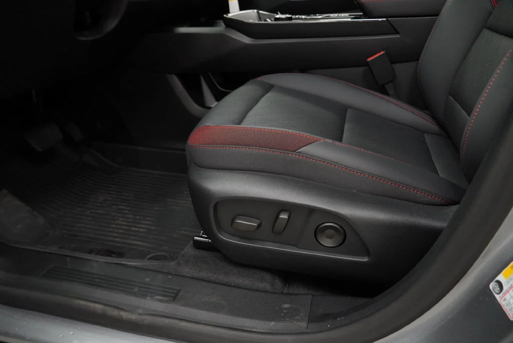 New 2027 Sterling Gray Metallic Chevrolet RS image 32