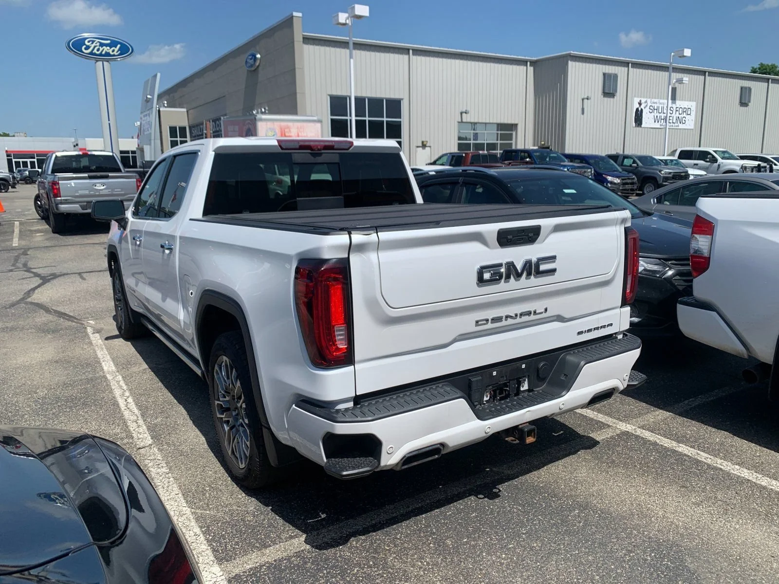 Used 2024 White Frost Tricoat GMC Denali Ultimate image 4