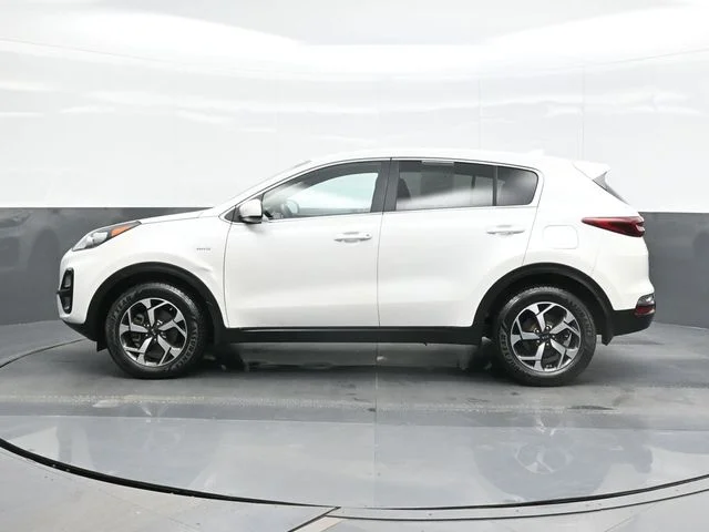 Used 2022 White Kia LX image 4