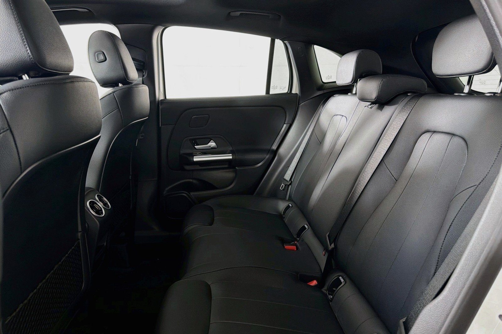 New 2026 Polar White Mercedes-Benz GLA 250 SUV image 7