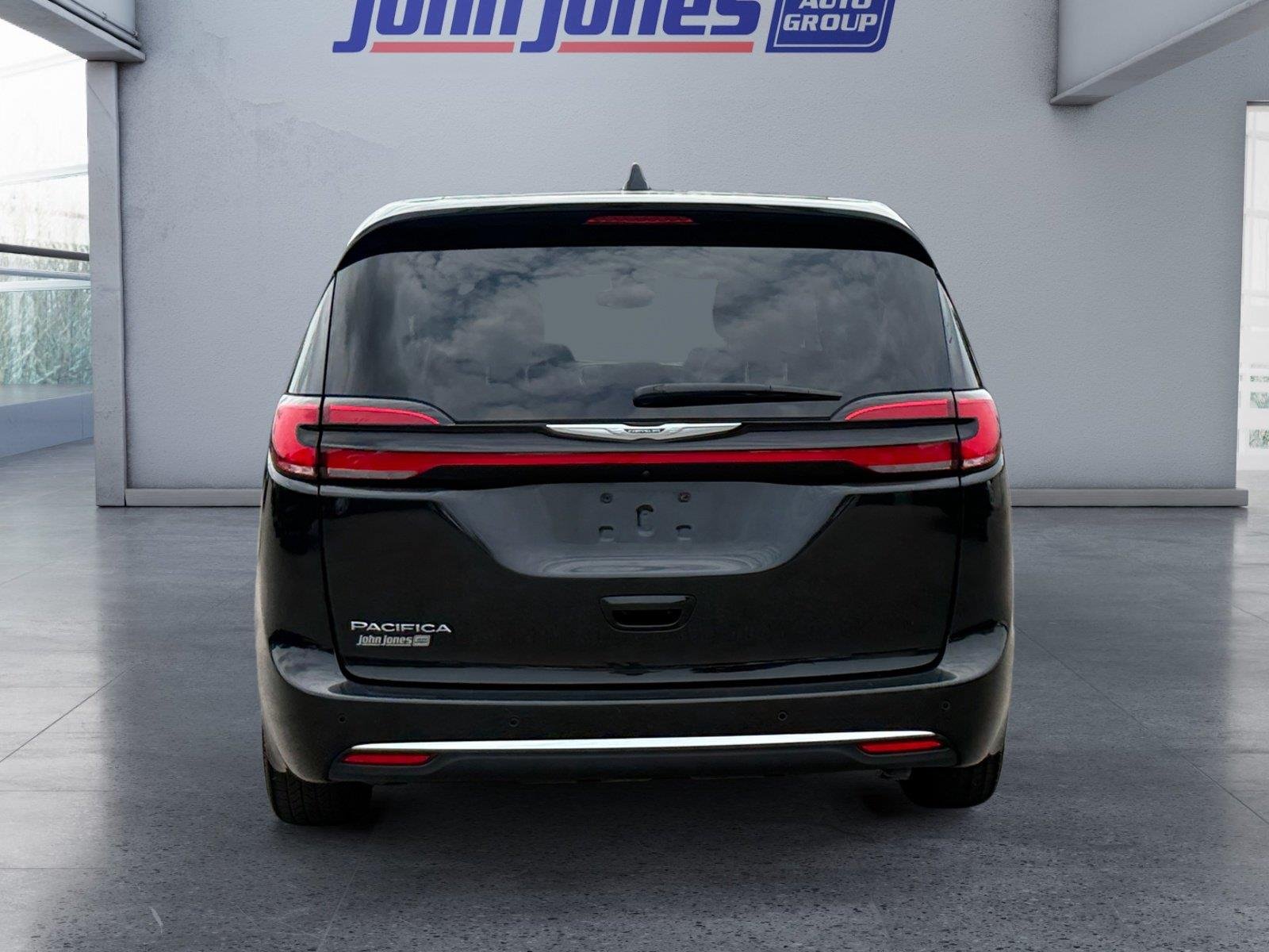 Used 2023 Brilliant Black Crystal Pearlcoat Chrysler Touring L image 4