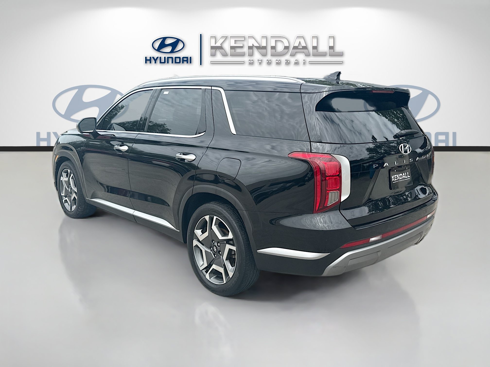 Used 2023 Abyss Black Pearl Hyundai SEL image 4