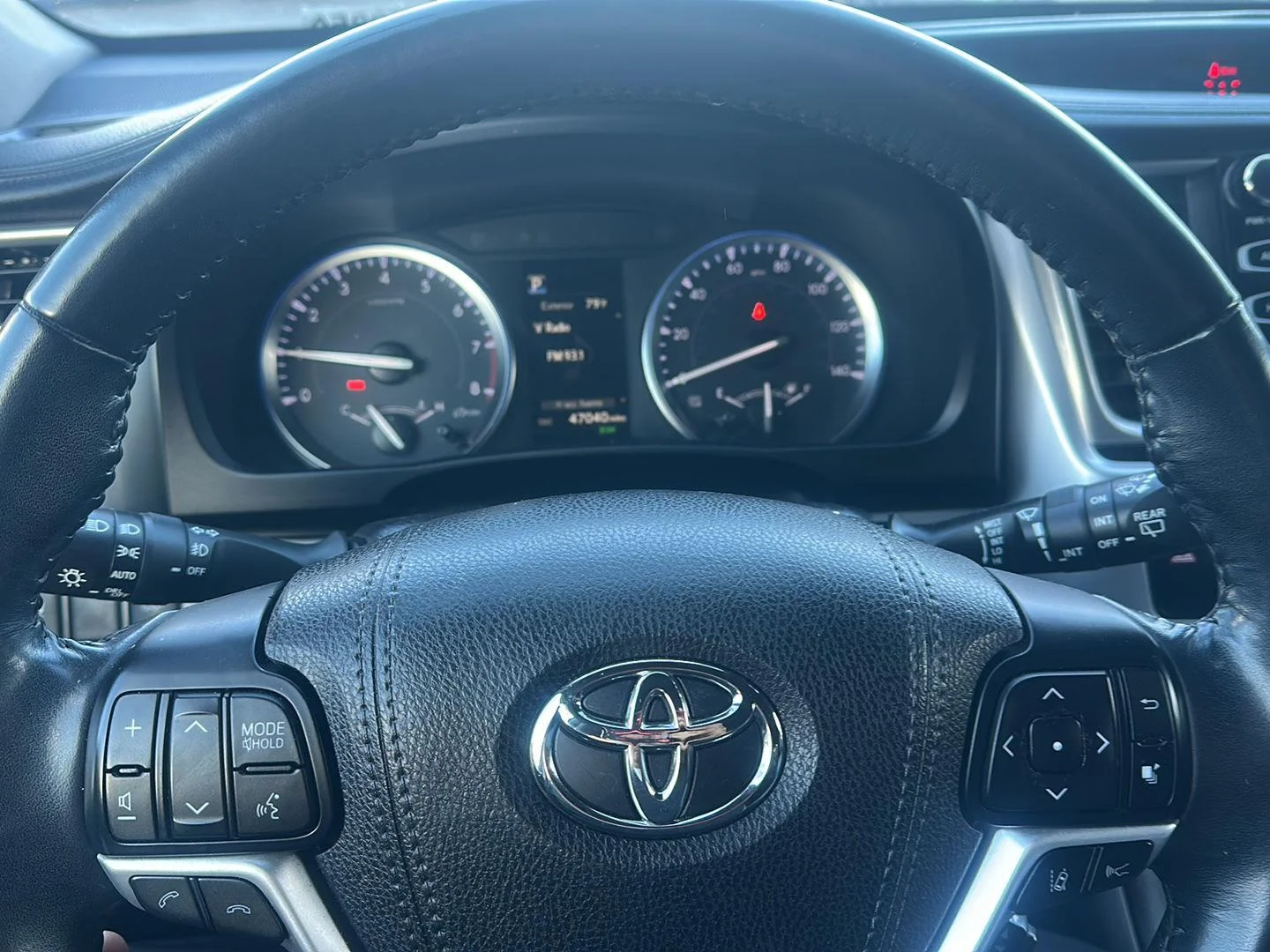 Used 2018 Midnight Black Metallic Toyota XLE image 10