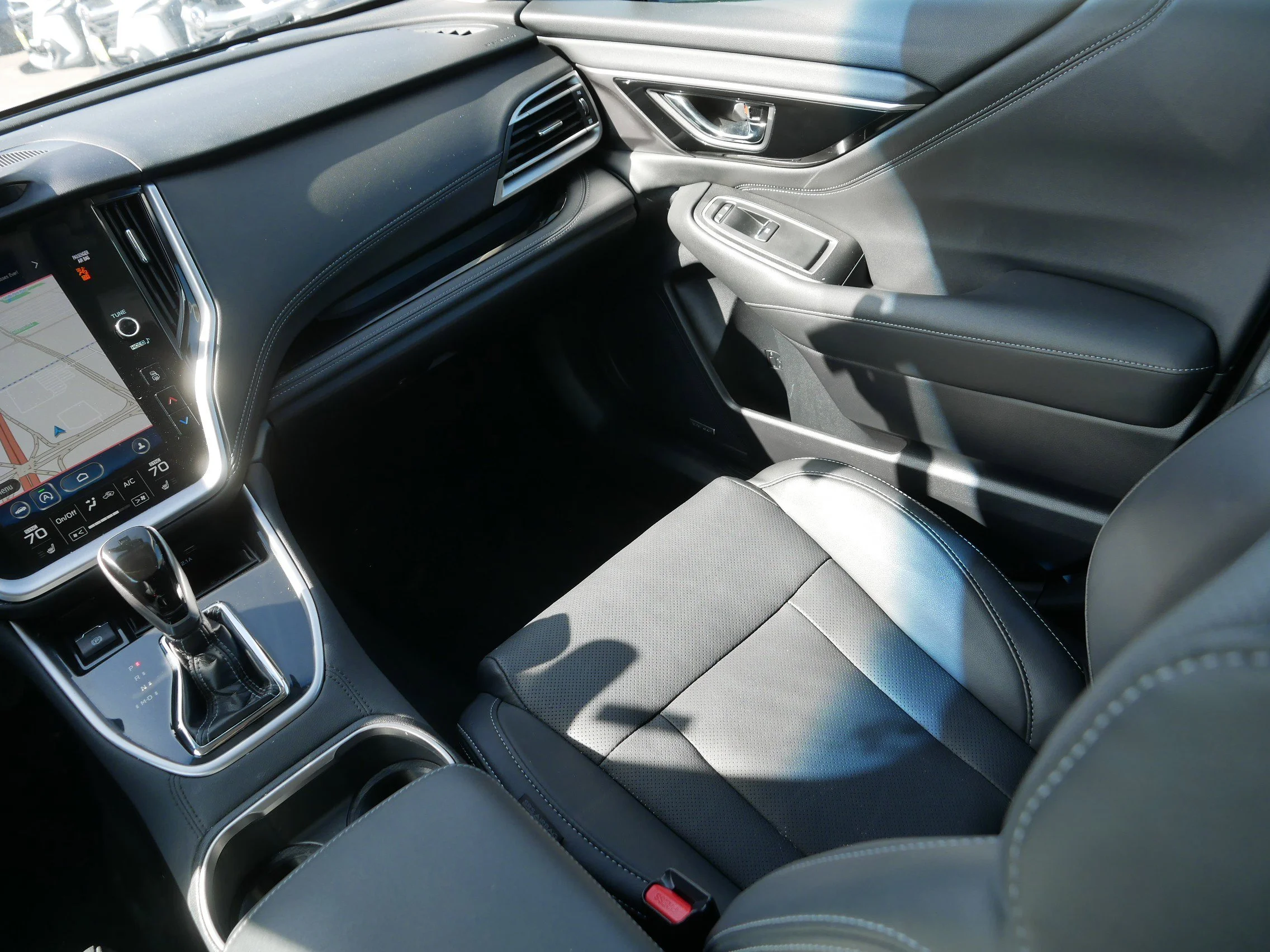 Used 2020 Crystal White Pearl Subaru Limited image 11