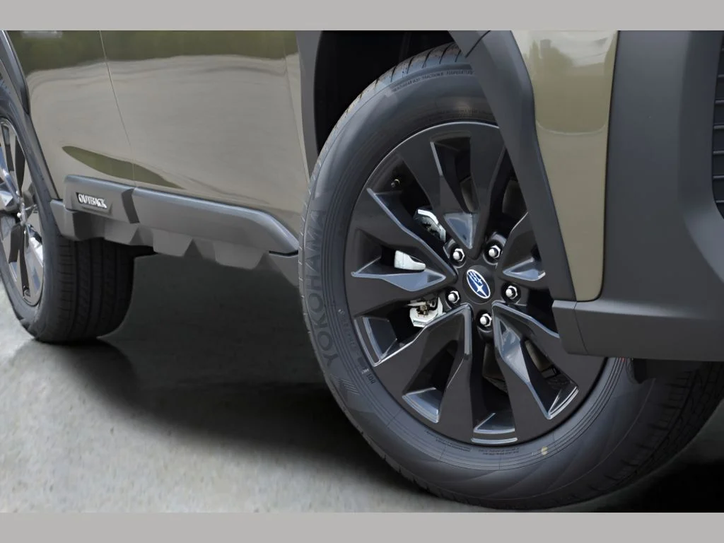 Used 2025 Autumn Green Metallic Subaru Onyx Edition image 10