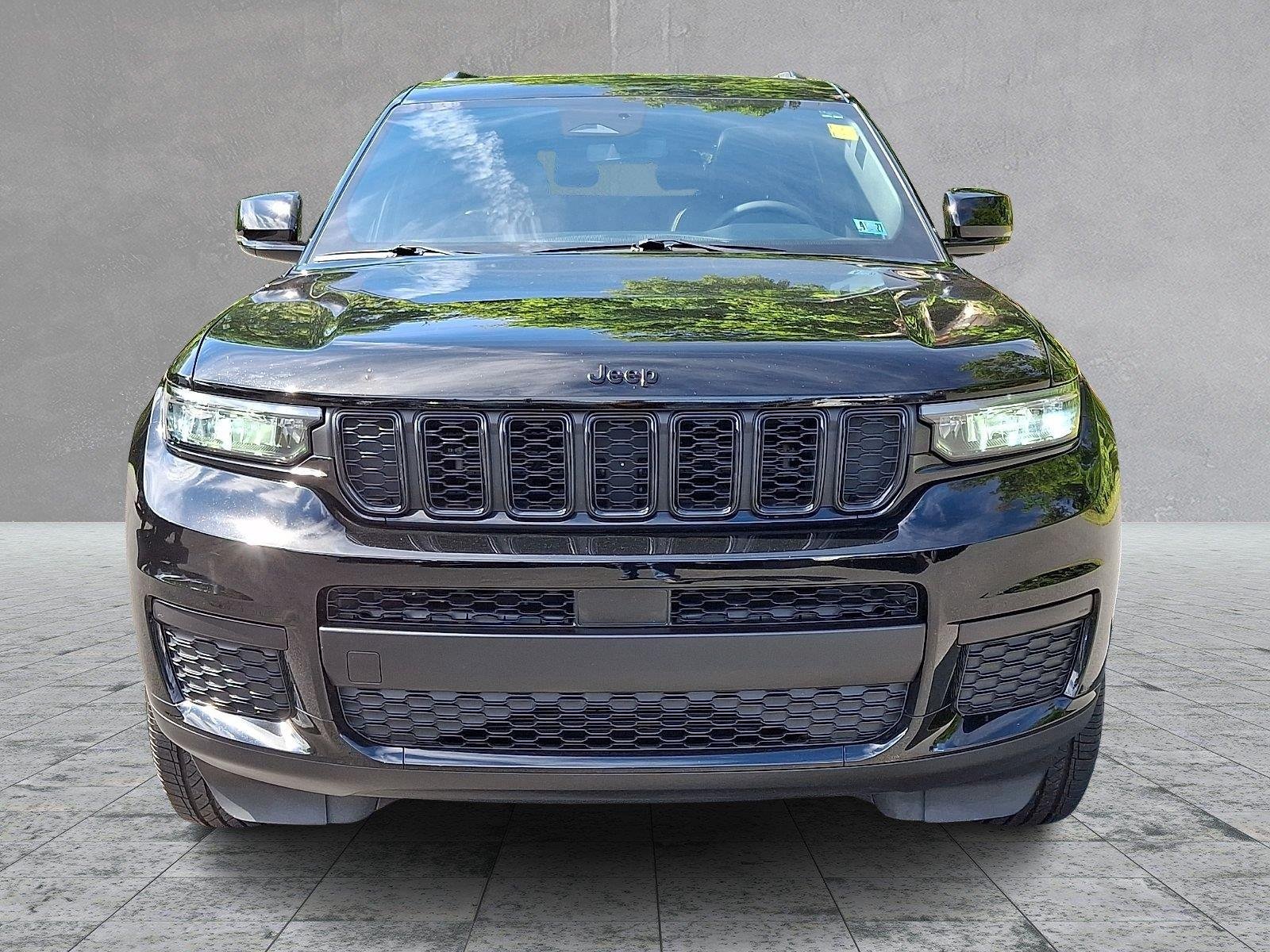 Used 2024 Diamond Black Jeep Altitude X image 2