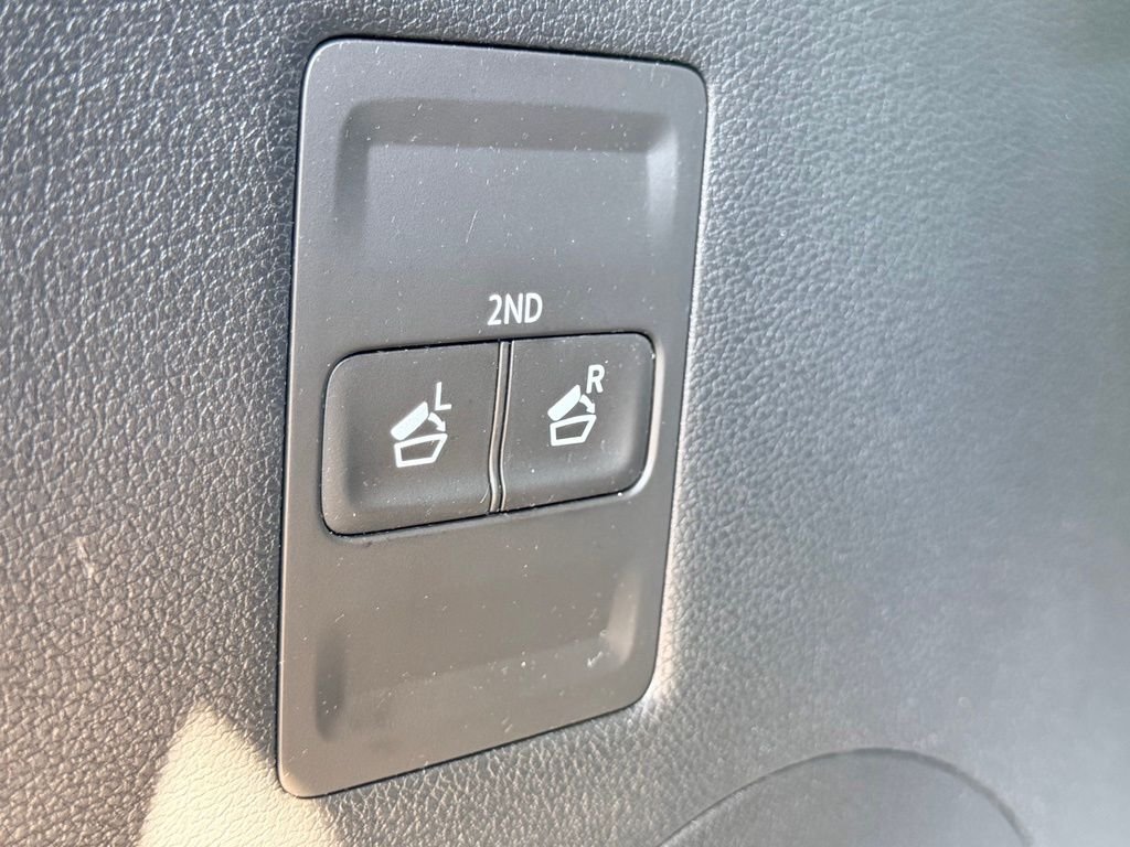 Used 2024 White Hyundai SEL image 32