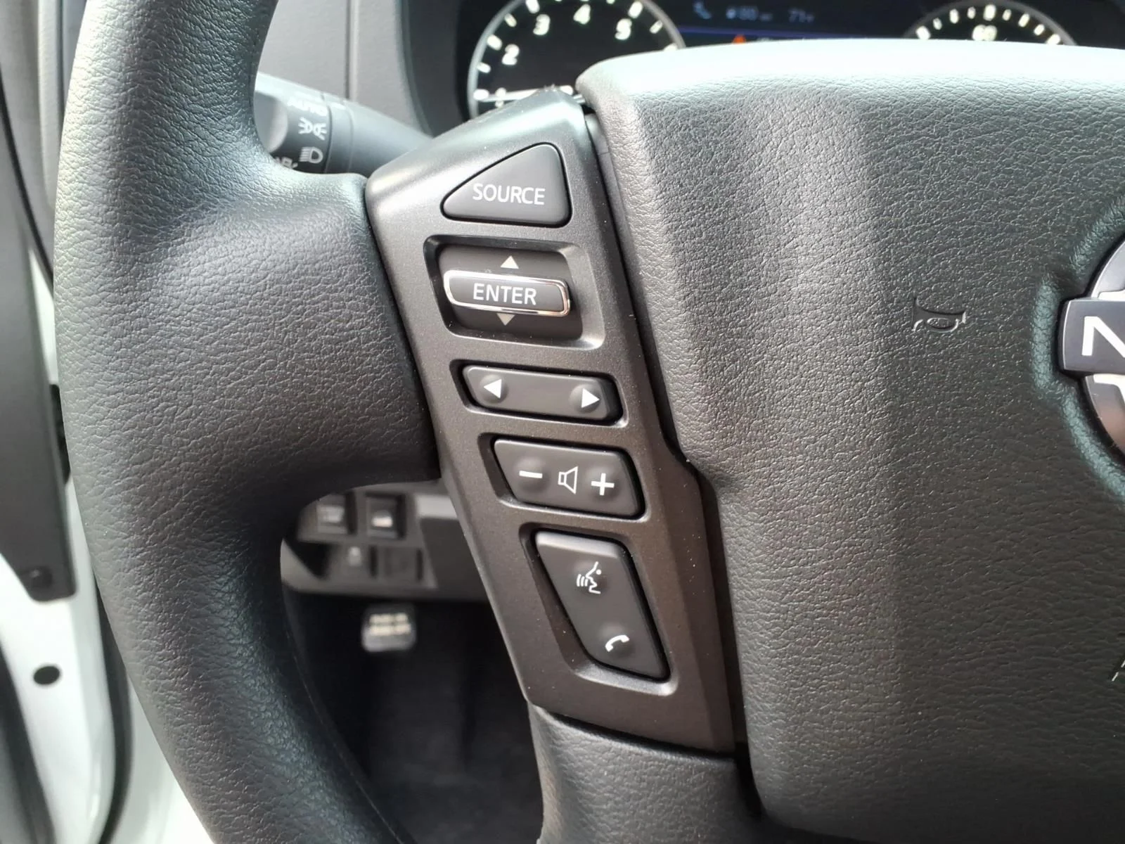 New 2026 Glacier White Nissan Crew Cab S image 17
